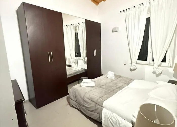Three Bedroom In Center *